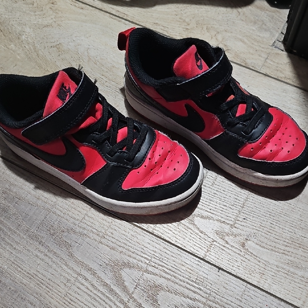 Nike Kids Black and Red Sneakers